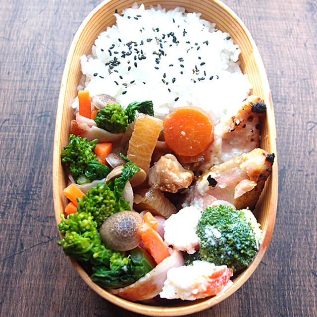 菜の花のベーコン巻きで男子学生弁当