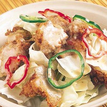 マヨネーズとの合わせ技☆特製ドレッシングで唐揚げサラダ