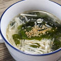 365日汁物レシピNo.207「えのき茸とわかめの中華スープ」