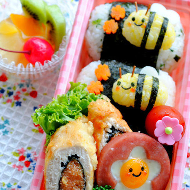 みつばちデコおにぎりのお弁当（キャラ弁、デコ弁）