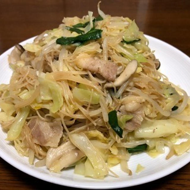 ケンミンの焼きビーフンを野菜山盛りで