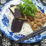 素麺で、汁なし坦々麺　茄子のせ