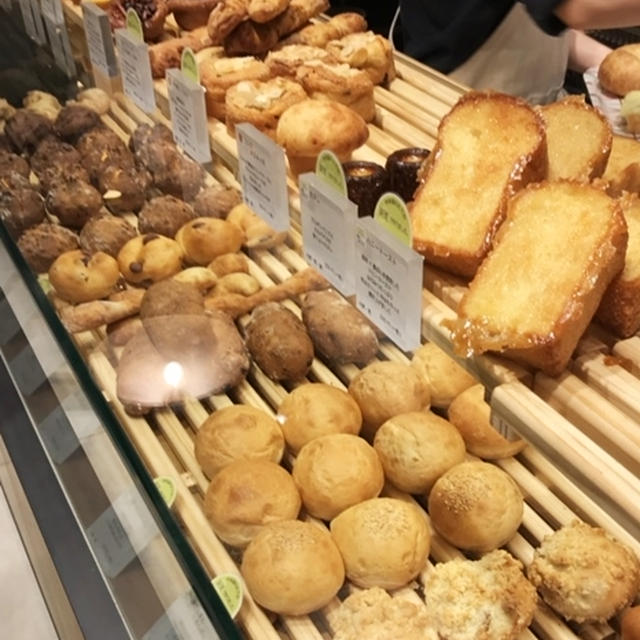 人気パン屋さん[365日と日本橋]ミニ食パンでダッフィーのトーストアート