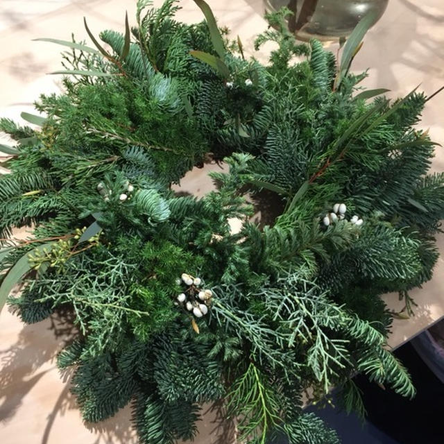 【 クリスマスリース作りに行きました 】