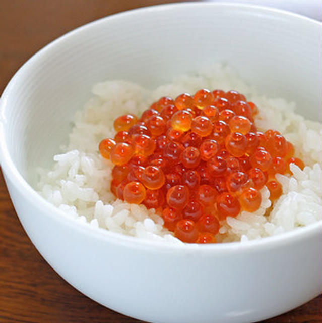 朝から贅沢に「いくら丼」