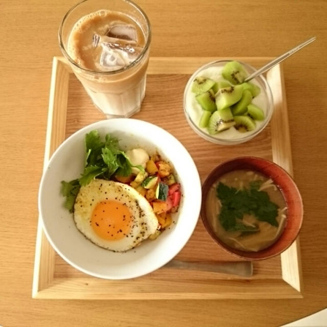 パプリカとズッキーニのカレー炒め丼