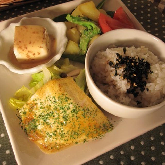 夕食ワンプレ♪カジキマグロのマヨカレー焼き・春キャベツ添え