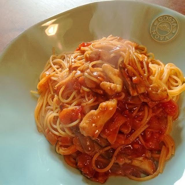 チキンと舞茸のトマトソースパスタ