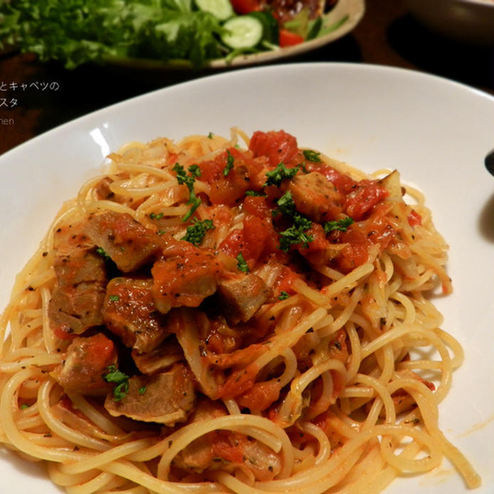 角切りベーコンとキャベツでトマトパスタ