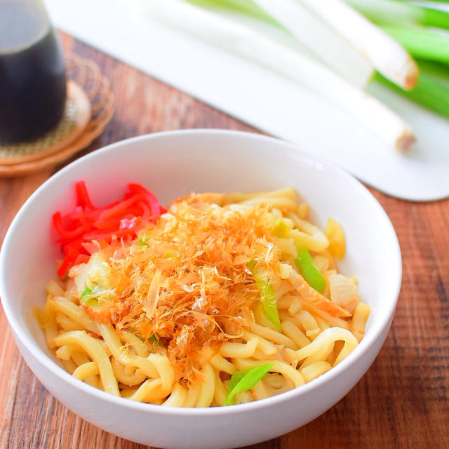 かつおぶしのせ白だし焼きうどんのレシピ