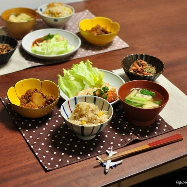 《動画レシピ：きのこたっぷり牛丼》と試作調整中の土曜の晩ごはん