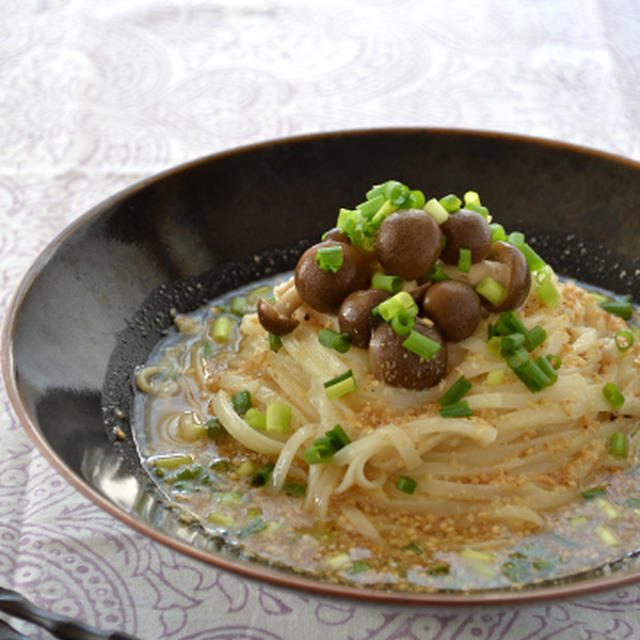 みそ仕立てぶっかけうどん。　と、ダンス発表会、可愛い便到着。