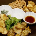 菊芋とアンデスレッドの素揚げ・蓮根チップス【甘酢しょうゆだれと海苔塩で】