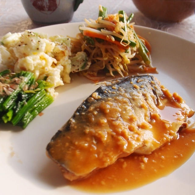 鯖の味噌煮の朝ごはん、夜はナイトバザールへ