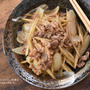 少ないお肉でも大満足！牛ごぼうと玉ねぎのガーリック甘辛炒め