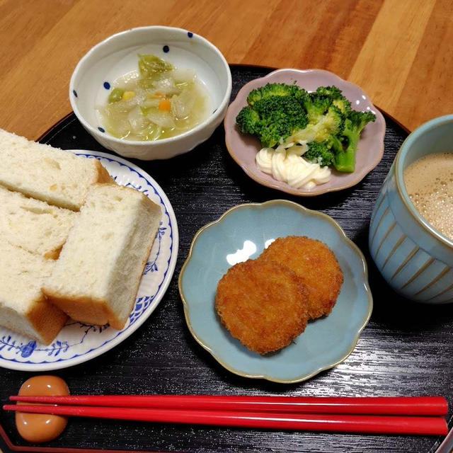 はちみつレモンブレッドと野菜入りメンチカツ