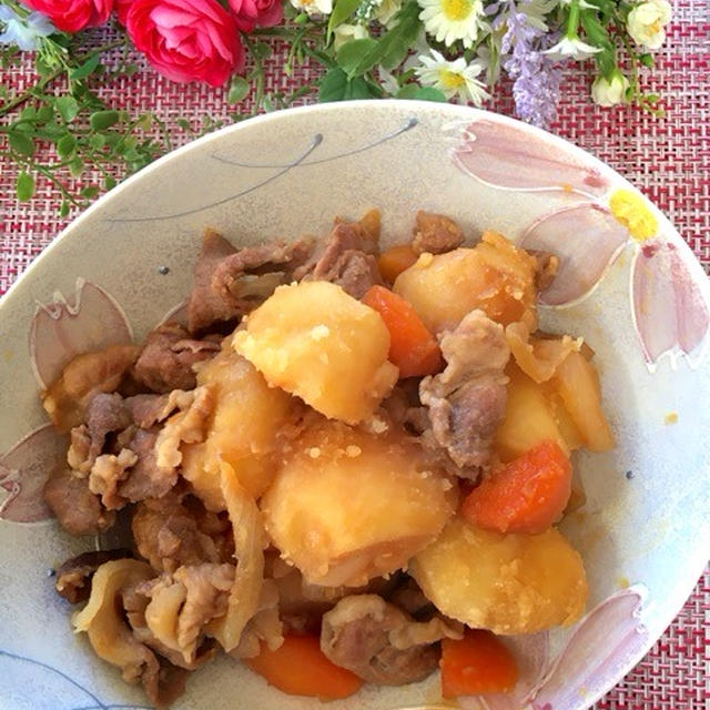 肉じゃが、サケ焼き ロールケーキ！