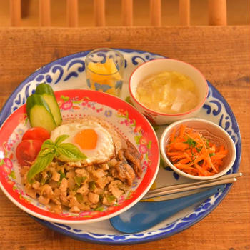 自家製ハーブでガパオライスのアジアごはんランチ