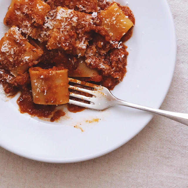 Bolognese paccheri