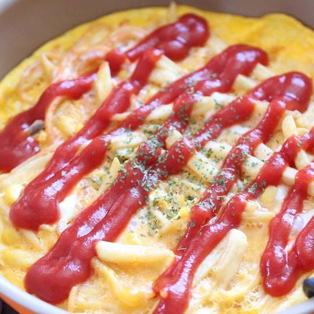 余ったポテトはこうやって食べきる！ポテト＆チーズのオープンオムレツ