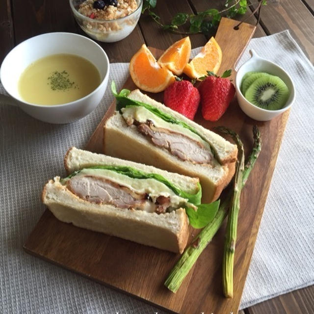 チキンサンドdeボリューム朝ごはん♪練習前の朝ごはん♪
