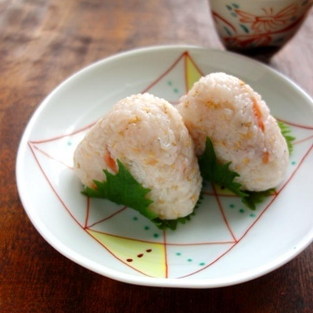 【レシピ掲載】梅しらすのオイルおにぎり