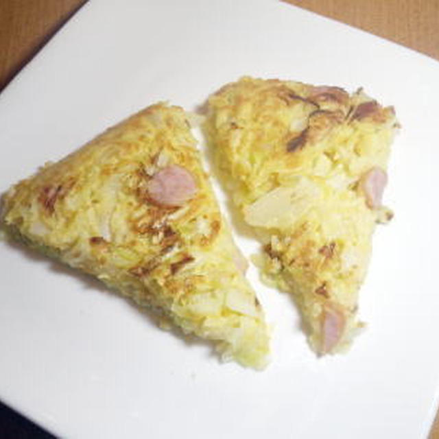 キャベツを食べてる！。。。【キャベツとウインナーのお焼き】
