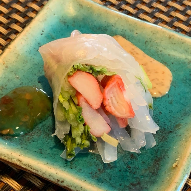 簡単ヘルシー、蒟蒻麺とカニカマの生春巻き、はんぺんとアボカドの生春巻き