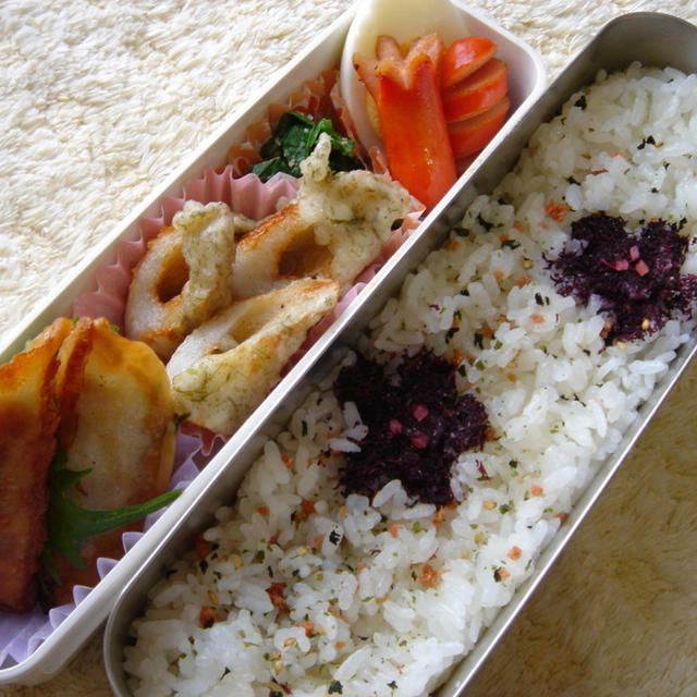 揚げギョーザ・竹輪の磯部揚げ弁当と　花粉症。