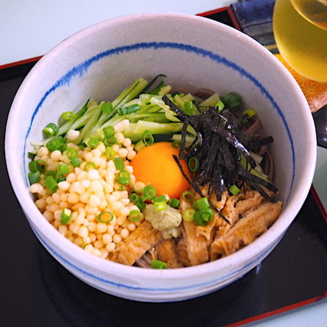 タヌキとキツネの「同居そば」