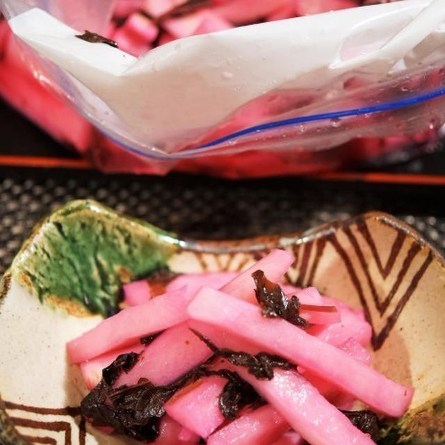 ■自家製保存食【菜園大根2本を梅汁+カンタン酢で桜漬けにしました♪】