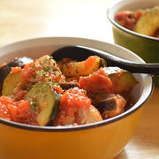 簡単に作れるダイエットレシピを紹介☆鶏むね肉とズッキーニのトマト煮