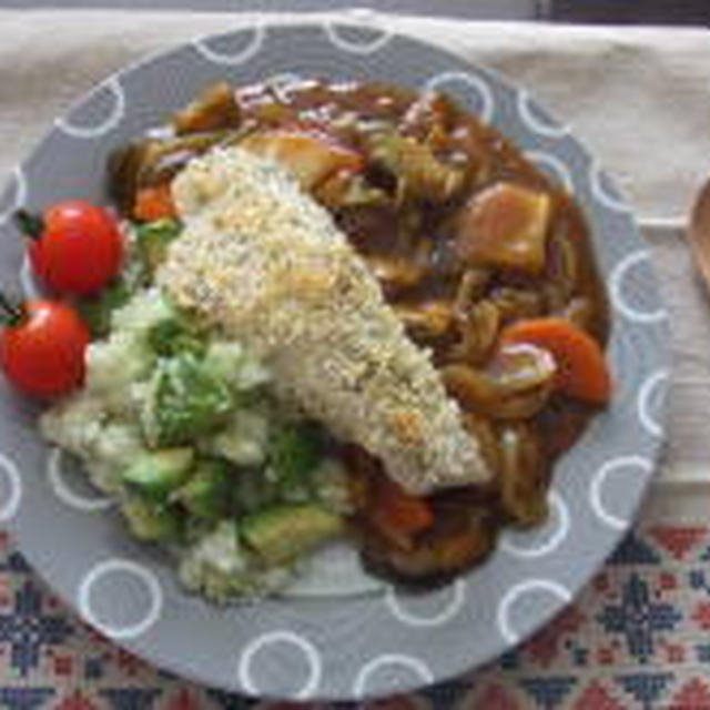 アボカドご飯のシーフードカレーinたらのパン粉焼きのせ