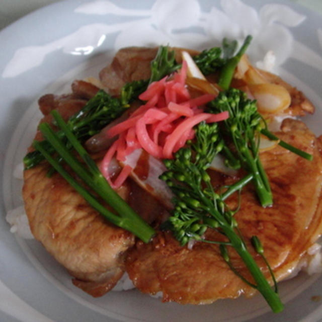 ボリュームたっぷり★豚丼★★★