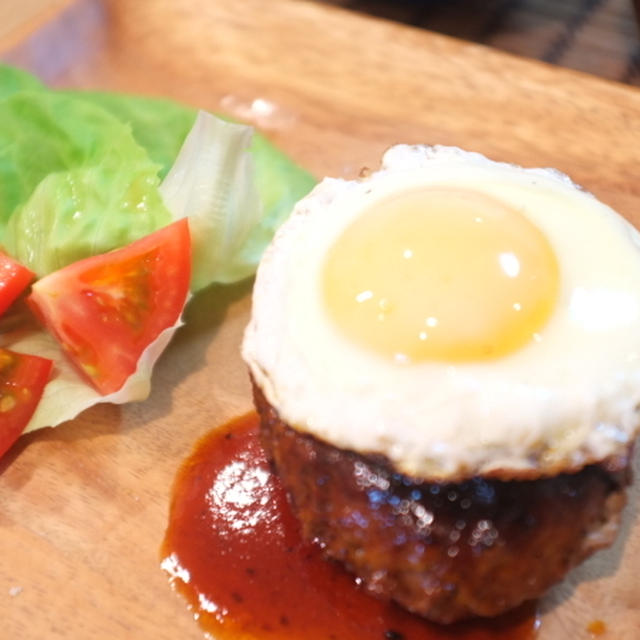 夕食☆目玉焼きのっけハンバーグ♪