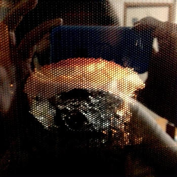 焼き中のスフレチーズケーキ。スフレは初めてなんだけど、、ヒビわれてるのもあれだがなんだこの膨ら…