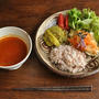 ラッサムスープ、テンペの天ぷら、じゃが芋といりこのカレー　　とか