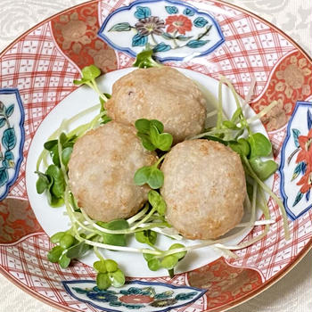 【レシピ　エビと里芋の揚げ団子】4月30日は人気や才能運アップのエビがラッキー、家庭運と根気も！