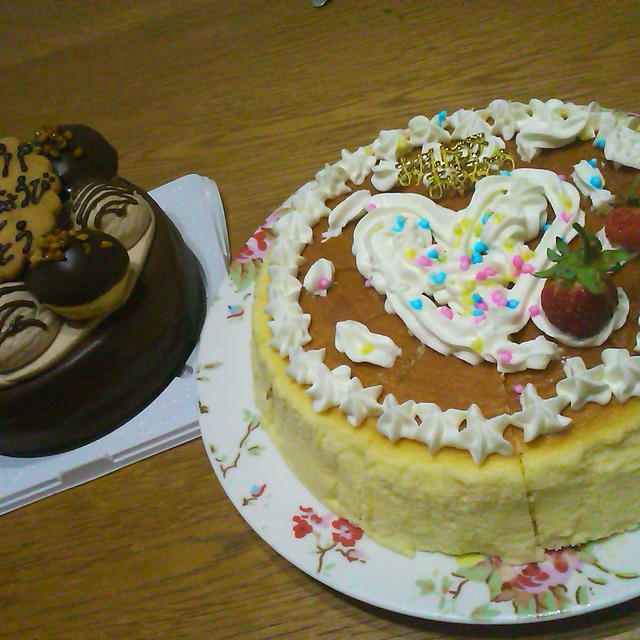プロのケーキと素人のケーキ・・・パパの誕生日会にて