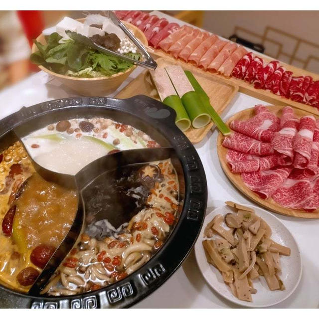 薬膳火鍋専門店「小尾羊（シャオウェイヤン）」品川店☆しゃぶしゃぶ食べ放題4500円コース