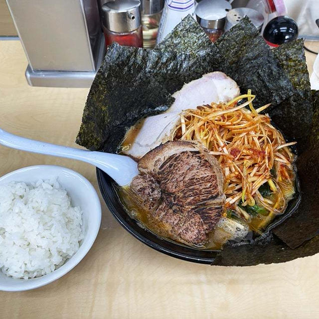 辛ネギらーめんを啜る 〜のり5枚・炙り煮豚・小ライス〜