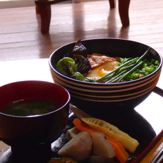 「巣篭もりキツネ丼」