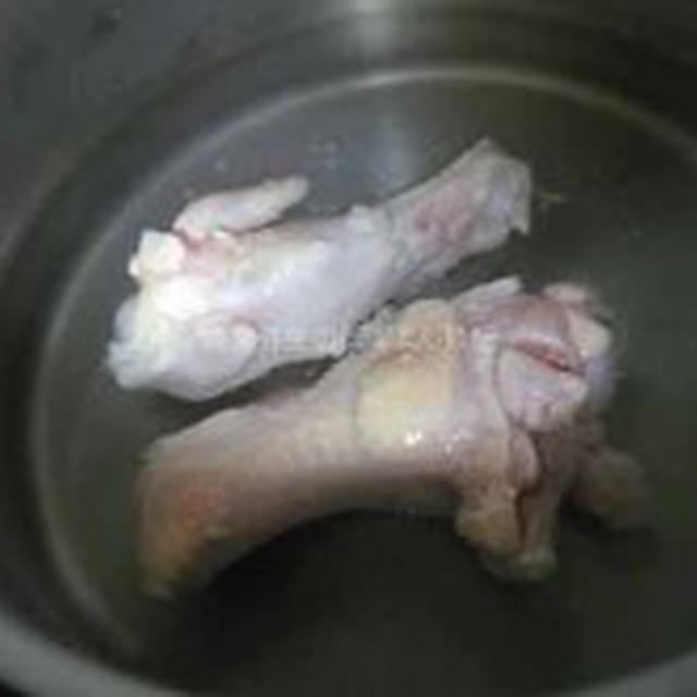 鶏肉と野菜の塩糀サフランスープ　鶏肉が柔らかくなって美味しいです♪残ったスープはリゾットに　