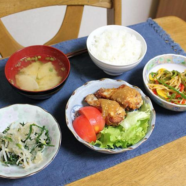 フライドチキンのハニー味噌がけとピーマンとたけのこの炒めものでうちごはん（レシピ付）