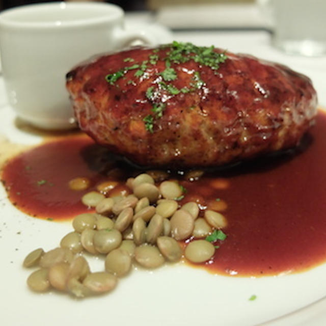 【渋谷】ボングーハンバーグ　山形県米澤豚１００％ハンバーグ　ゴンドランシェリエのパンも食べられる