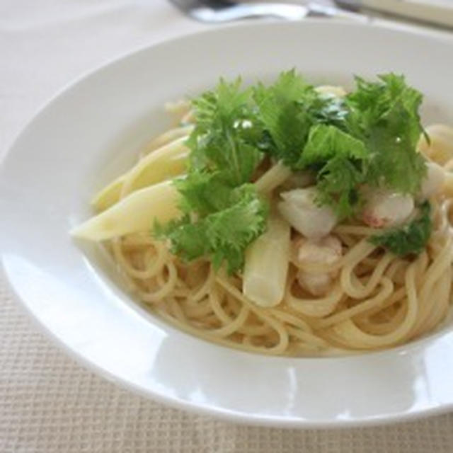 わさび菜とホワイトアスパラのクリームスパゲッティ＆レンコンと豆腐のつくね