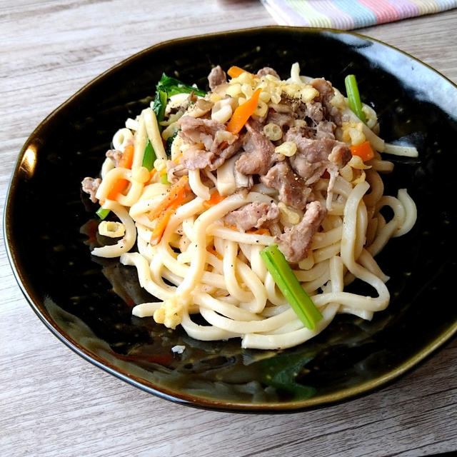 焼肉のたれで一発☆野菜たっぷりの塩ダレ焼きうどん〜舞茸入りで栄養満点〜