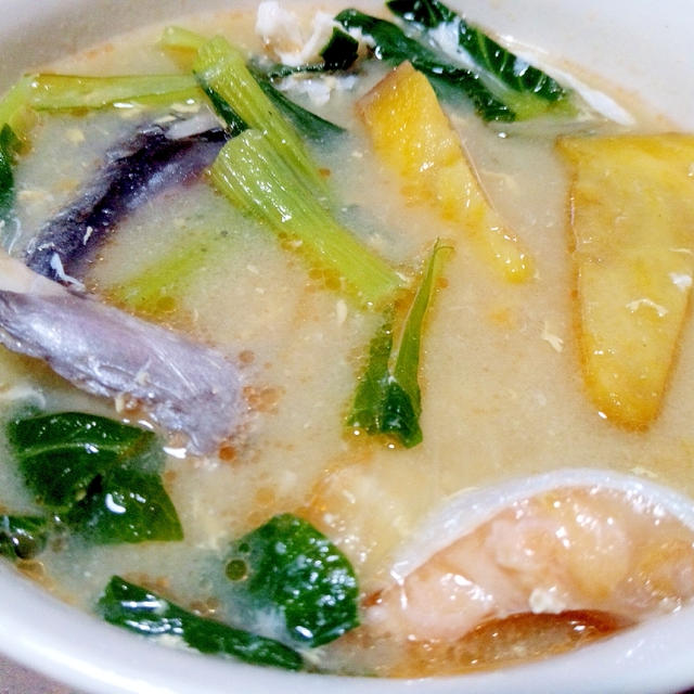鮭カマとサツマイモの味噌汁【レシピ】