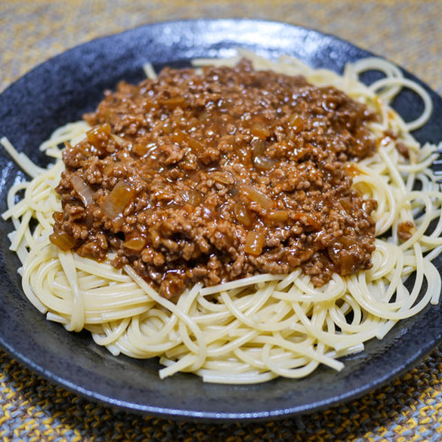 デミグラスソースで作る「簡単ミートスパゲッティ」&「この日の食卓風景です」