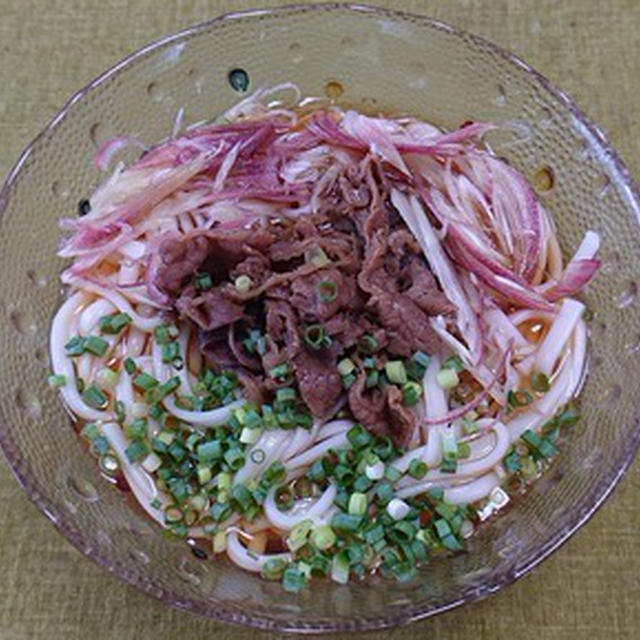 牛肉のしぐれ煮を載せて、冷たい肉うどん